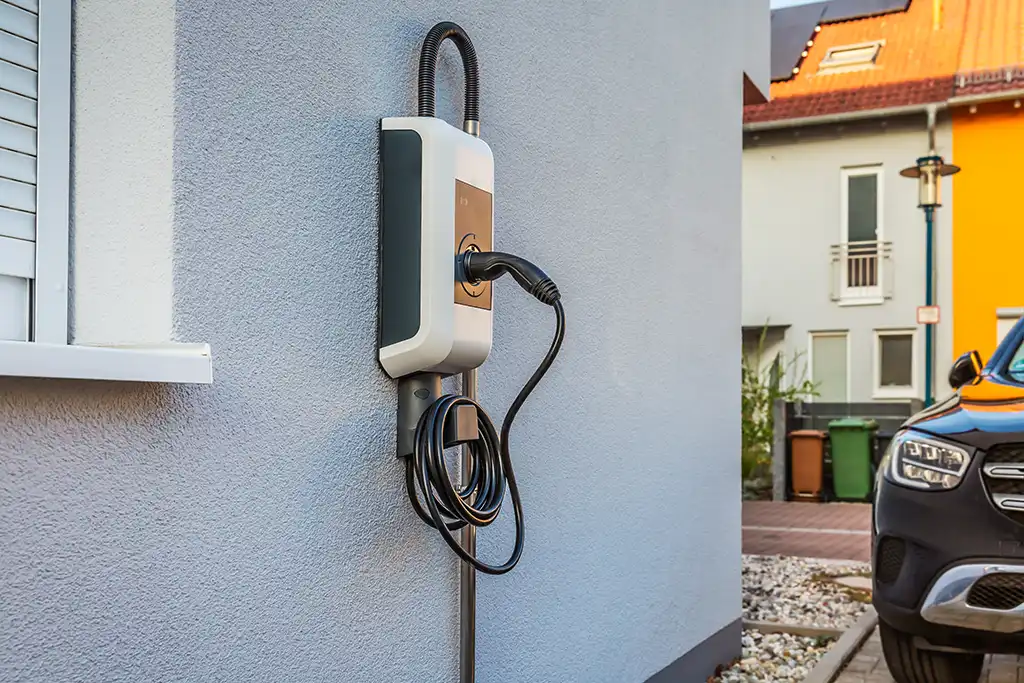 Wallbox zum Laden des E-Autos mit selbst erzeugtem Solarstrom
